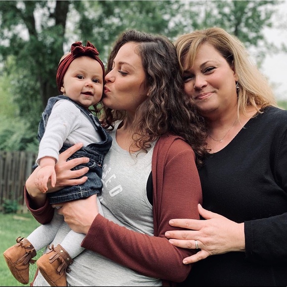 Meet your Posher, Cecily - Picture 2 of 3